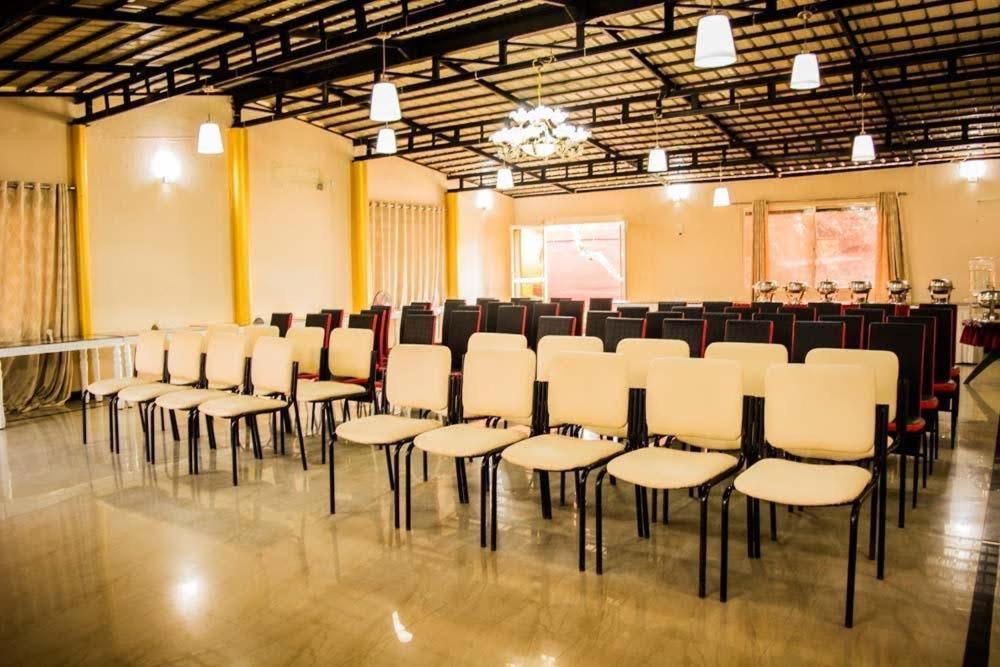 Wanders In Travel Company Hotel Madikeri Exterior foto