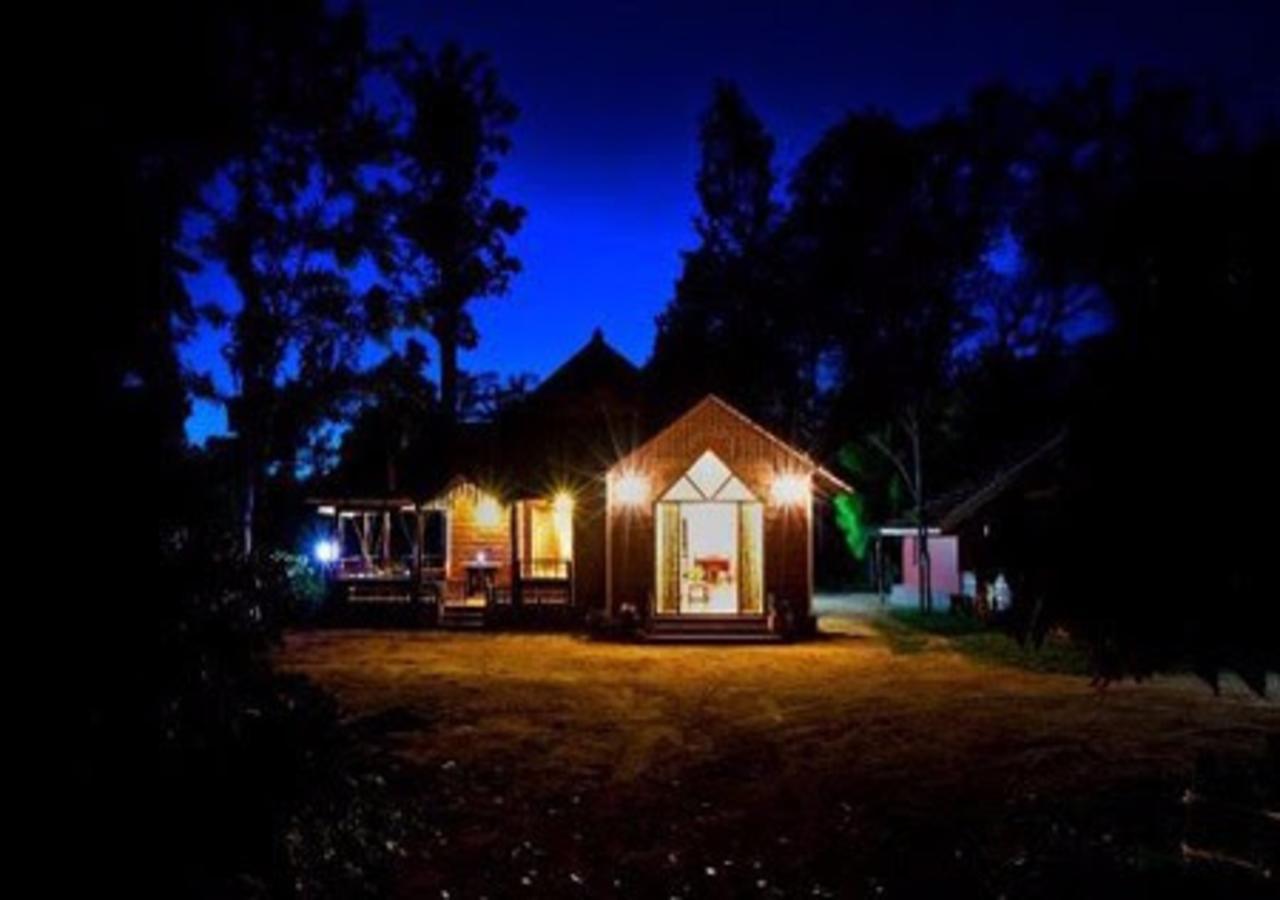 Wanders In Travel Company Hotel Madikeri Exterior foto